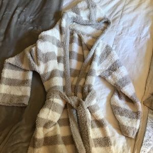 Short fuzzy striped robe